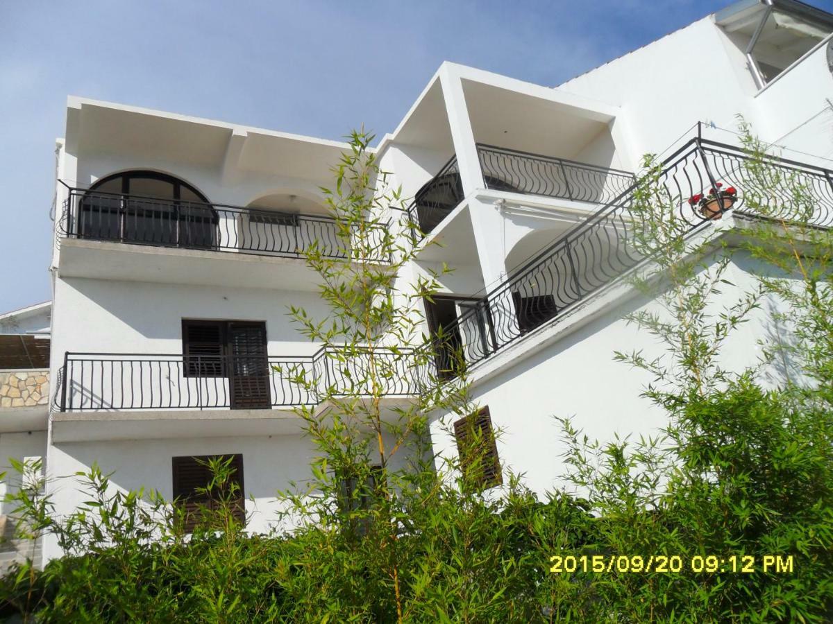 Apartments Maria Tisno Exterior foto